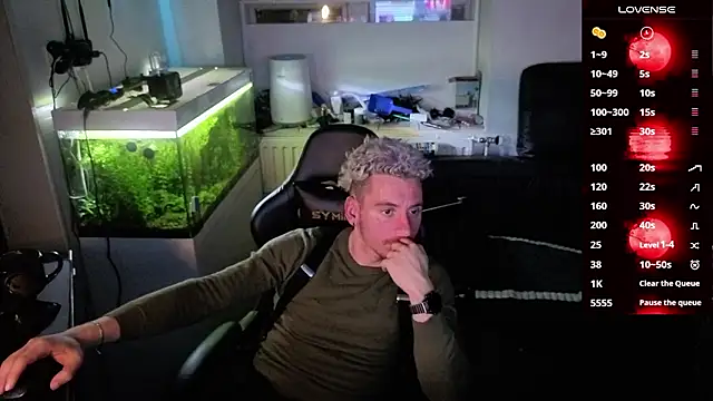 Snapshot of Rayzel_White chatting on February 11, 2026, 9:58 pm Rayzel White online show from February 11, 2026, 9:58 pm