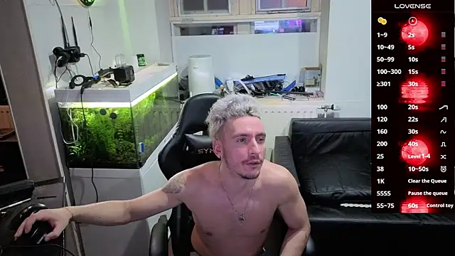 Snapshot of Rayzel_White chatting on February 17, 2026, 10:51 pm Rayzel White online show from February 17, 2026, 10:51 pm