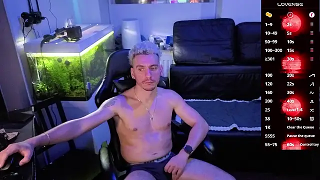 Snapshot of Rayzel_White chatting on February 14, 2026, 12:00 am Rayzel White online show from February 14, 2026, 12:00 am