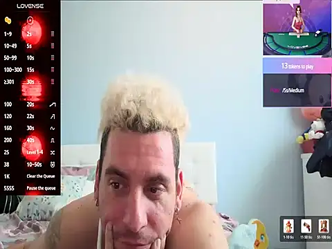 Snapshot of Rayzel_White chatting on July 16, 2026, 10:01 am Rayzel White online show from July 16, 2026, 10:01 am