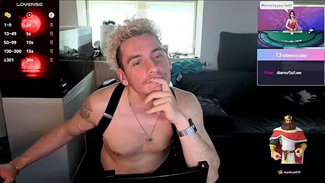 Snapshot of Rayzel_White chatting on July 4, 2026, 1:37 pm Rayzel White online show from July 4, 2026, 1:37 pm