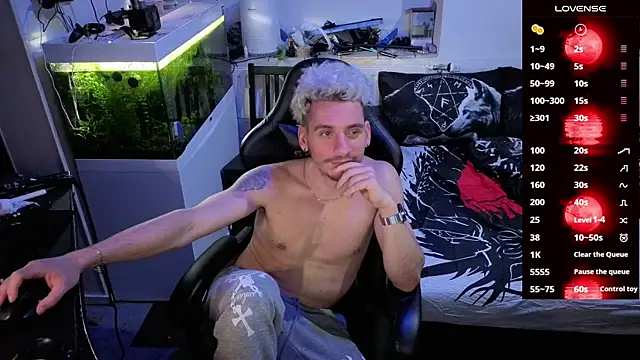 Snapshot of Rayzel_White chatting on February 23, 2026, 1:40 am Rayzel White online show from February 23, 2026, 1:40 am