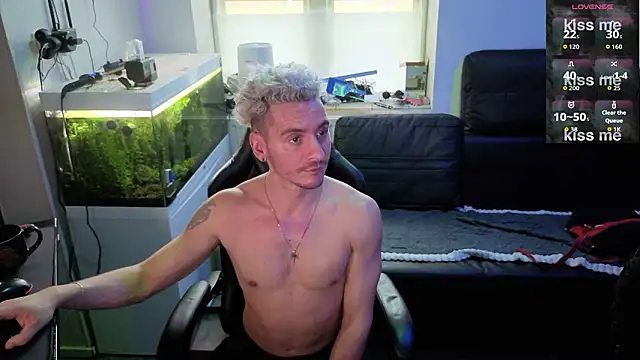 Snapshot of Rayzel_White chatting on February 10, 2026, 3:22 pm Rayzel White online show from February 10, 2026, 3:22 pm