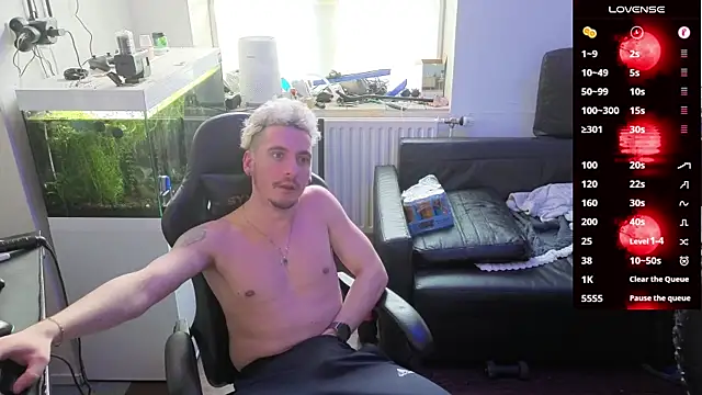 Snapshot of Rayzel_White chatting on February 19, 2026, 12:35 pm Rayzel White online show from February 19, 2026, 12:35 pm