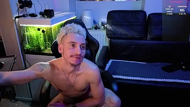 Snapshot of Rayzel_White chatting on February 3, 2026, 2:53 am Rayzel White online show from February 3, 2026, 2:53 am