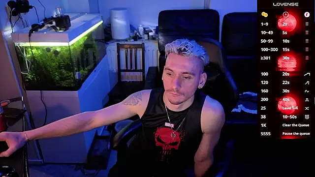 Snapshot of Rayzel_White chatting on February 13, 2026, 12:21 am Rayzel White online show from February 13, 2026, 12:21 am