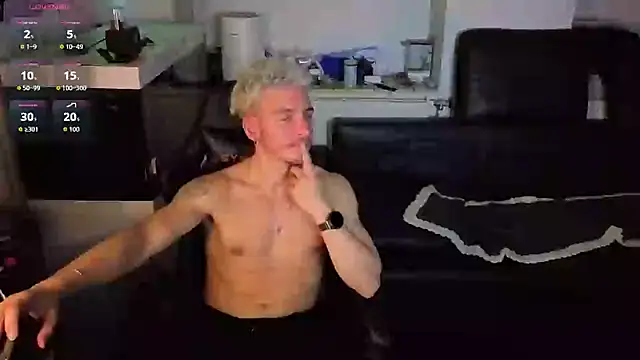 Snapshot of Rayzel_White chatting on January 18, 2026, 10:24 pm Rayzel White online show from January 18, 2026, 10:24 pm