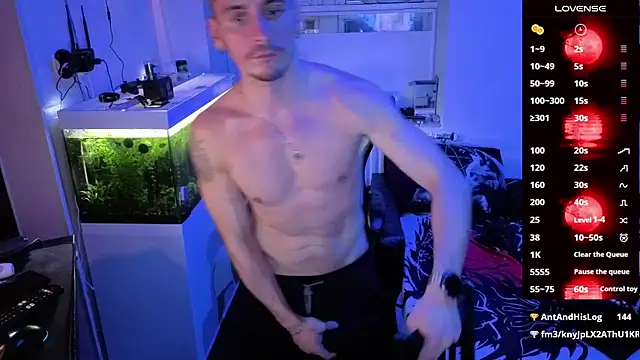 Snapshot of Rayzel_White chatting on February 24, 2026, 2:01 am Rayzel White online show from February 24, 2026, 2:01 am