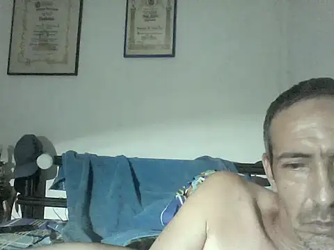 Snapshot of guevo14cm3 chatting on June 15, 2026, 3:40 am guevo14cm3 online show from June 15, 2026, 3:40 am