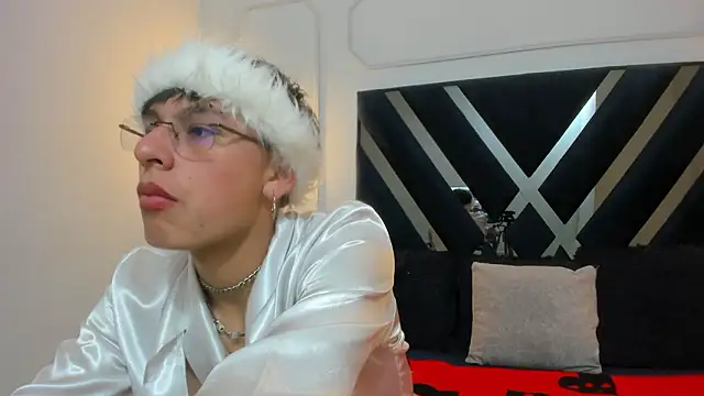 Snapshot of Alexander_Collinss chatting on February 13, 2026, 3:28 am Alexander Collinss online show from February 13, 2026, 3:28 am