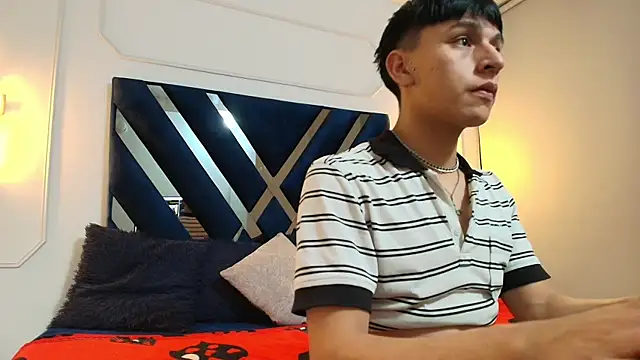 Snapshot of Alexander_Collinss chatting on February 5, 2026, 3:35 am Alexander Collinss online show from February 5, 2026, 3:35 am