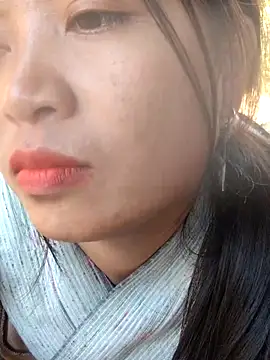 Snapshot of miumiu_sexy2x chatting on March 1, 2026, 8:25 am miumiu sexy2x online show from March 1, 2026, 8:25 am