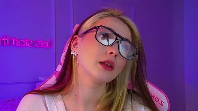 VanessaCelesti online show from April 23, 2026, 6:42 am