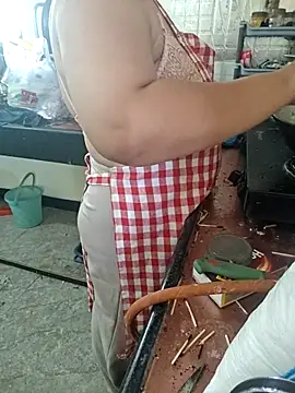 TamilDreamgirl08 online show from April 17, 2026, 5:43 am