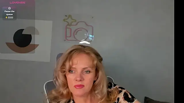 Snapshot of Victoria_Nelson chatting on May 21, 2026, 1:25 am Victoria Nelson online show from May 21, 2026, 1:25 am