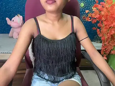 Snapshot of Brown-beauty chatting on July 16, 2026, 4:48 pm Brown-beauty online show from July 16, 2026, 4:48 pm