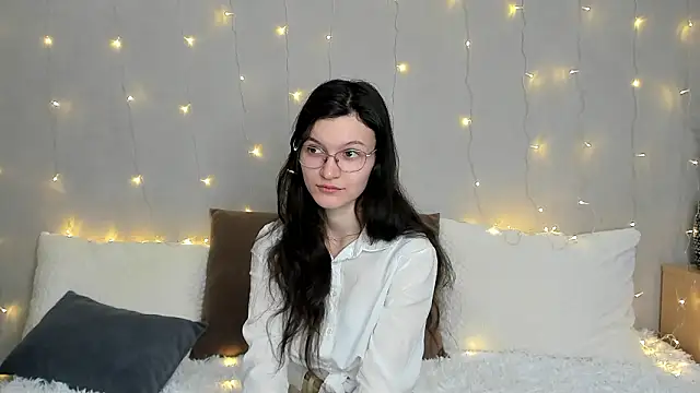 Snapshot of ThoraMarola chatting on February 3, 2026, 4:43 am ThoraMarola online show from February 3, 2026, 4:43 am