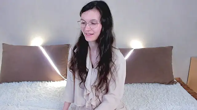 Snapshot of ThoraMarola chatting on May 8, 2026, 5:22 am ThoraMarola online show from May 8, 2026, 5:22 am
