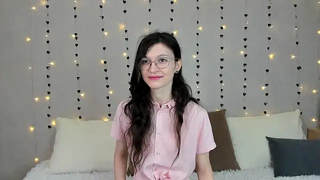 Snapshot of ThoraMarola chatting on February 9, 2026, 4:43 am ThoraMarola online show from February 9, 2026, 4:43 am