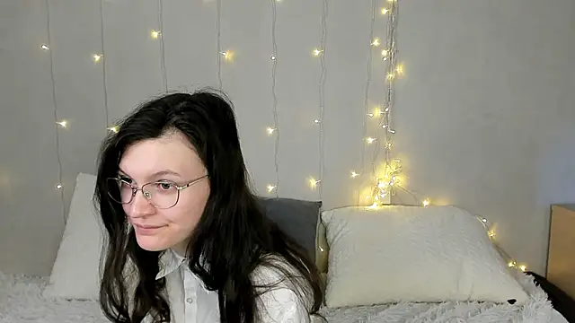 Snapshot of ThoraMarola chatting on February 20, 2026, 6:26 am ThoraMarola online show from February 20, 2026, 6:26 am