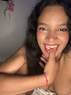 Snapshot of Nyxx_Velariia chatting on May 4, 2026, 2:37 am Nyxx Velariia online show from May 4, 2026, 2:37 am