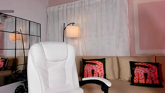 Snapshot of liaamoon_ chatting on June 12, 2026, 12:25 pm liaamoon online show from June 12, 2026, 12:25 pm