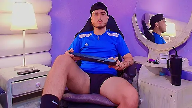 Snapshot of Salvattore_Muller chatting on February 3, 2026, 2:53 am Salvattore Muller online show from February 3, 2026, 2:53 am