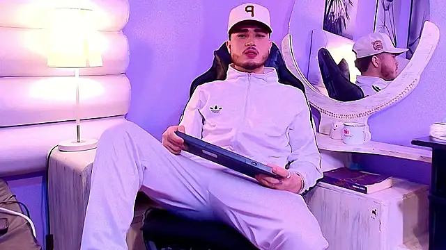 Snapshot of Salvattore_Muller chatting on February 7, 2026, 7:44 pm Salvattore Muller online show from February 7, 2026, 7:44 pm