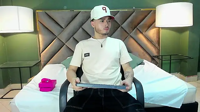 Salvattore Muller online show from February 17, 2026, 10:18 pm