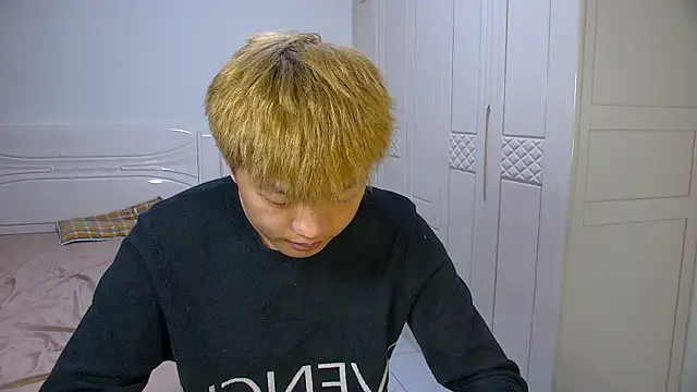 Snapshot of Chocolates-001 chatting on March 7, 2026, 11:38 am Chocolates-001 online show from March 7, 2026, 11:38 am