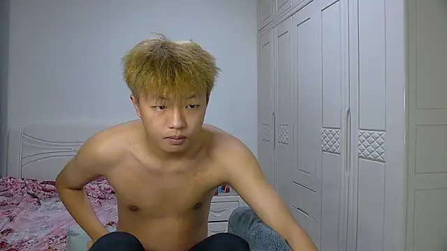 Snapshot of Chocolates-001 chatting on February 13, 2026, 11:43 am Chocolates-001 online show from February 13, 2026, 11:43 am