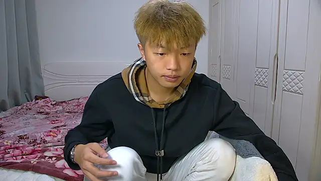 Snapshot of Chocolates-001 chatting on February 6, 2026, 5:58 am Chocolates-001 online show from February 6, 2026, 5:58 am