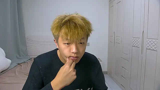 Snapshot of Chocolates-001 chatting on February 18, 2026, 11:17 am Chocolates-001 online show from February 18, 2026, 11:17 am