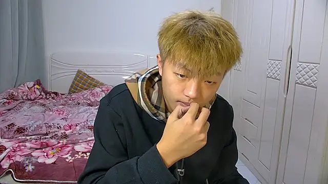 Snapshot of Chocolates-001 chatting on February 10, 2026, 11:09 am Chocolates-001 online show from February 10, 2026, 11:09 am