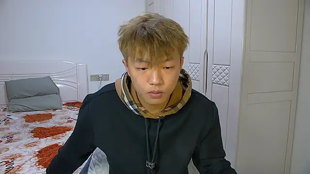 Snapshot of Chocolates-001 chatting on February 3, 2026, 10:42 am Chocolates-001 online show from February 3, 2026, 10:42 am