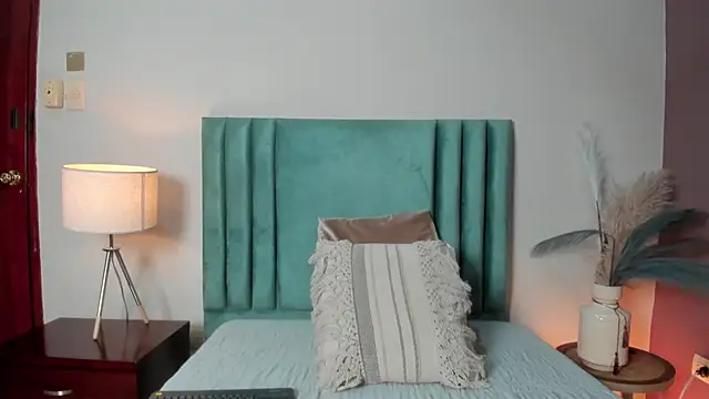 Snapshot of TessaMonroee chatting on February 3, 2026, 6:13 pm TessaMonroee online show from February 3, 2026, 6:13 pm