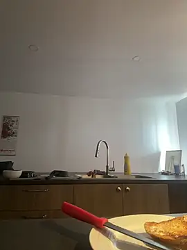 icelyne 2001 online show from February 23, 2026, 4:29 pm