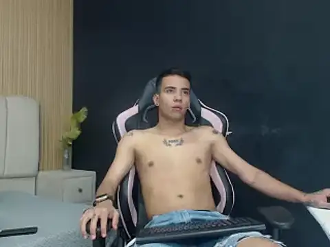 MaximoGrayy online show from January 15, 2026, 7:39 pm