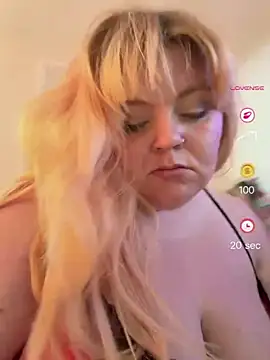 Snapshot of danikaFendyr chatting on June 20, 2026, 7:35 am danikaFendyr online show from June 20, 2026, 7:35 am