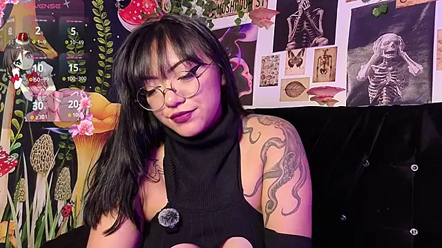 victoriia thompson online show from March 2, 2026, 8:38 pm