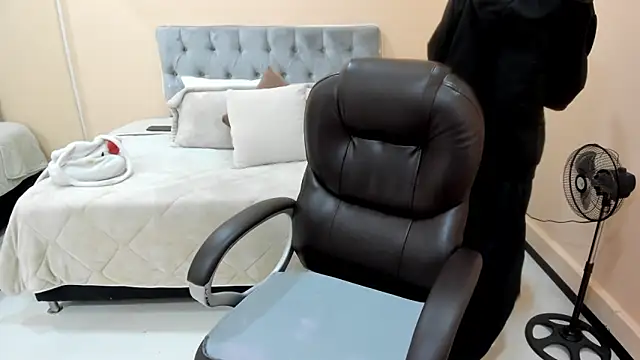 Bela Craxkerr online show from March 5, 2026, 12:46 pm