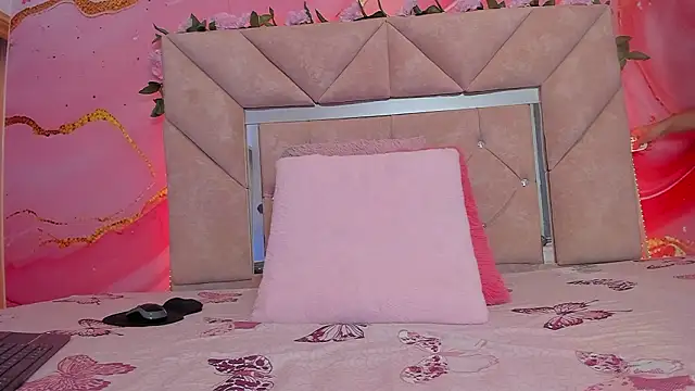 sweet  luna   online show from February 7, 2026, 10:56 am