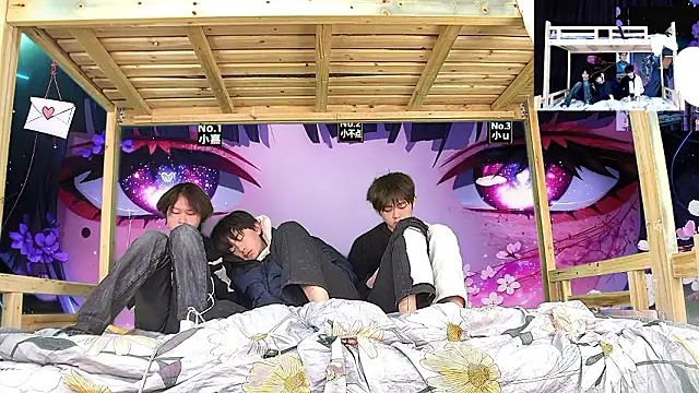 Snapshot of xiaohuangren01 chatting on February 2, 2026, 1:32 pm xiaohuangren01 online show from February 2, 2026, 1:32 pm