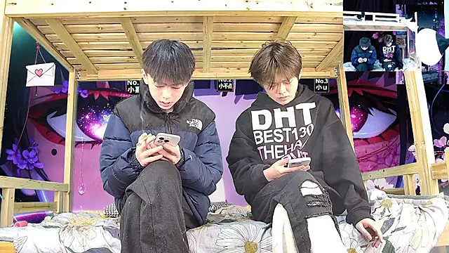 Snapshot of xiaohuangren01 chatting on February 9, 2026, 1:14 am xiaohuangren01 online show from February 9, 2026, 1:14 am