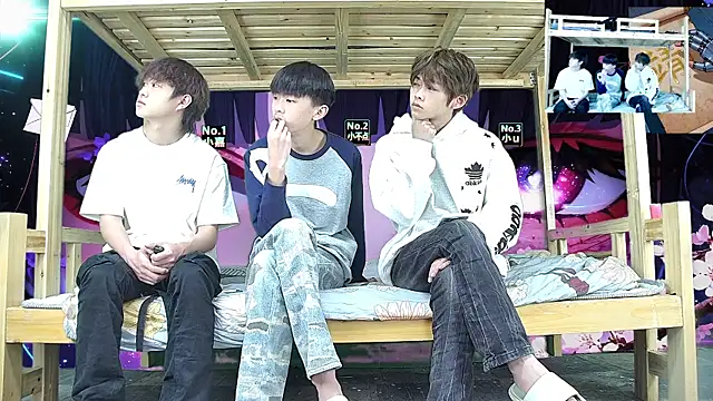 Snapshot of xiaohuangren01 chatting on February 27, 2026, 12:33 am xiaohuangren01 online show from February 27, 2026, 12:33 am