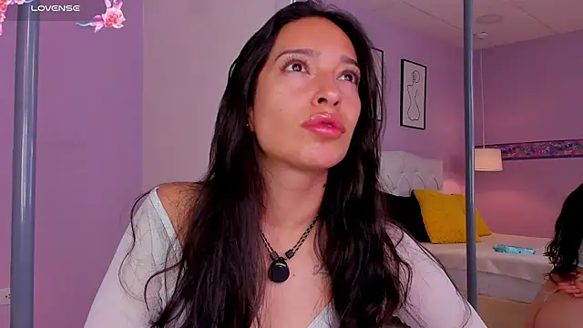 Noaah25  online show from April 13, 2026, 4:38 am