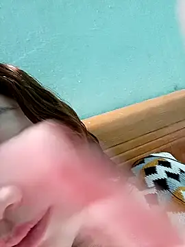 lylinhjim online show from February 11, 2026, 2:33 am