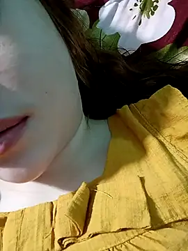 lylinhjim online show from February 27, 2026, 2:12 am