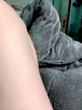 lylinhjim online show from February 13, 2026, 2:39 pm