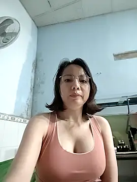 Snapshot of Famrita chatting on February 8, 2026, 12:41 am Famrita online show from February 8, 2026, 12:41 am